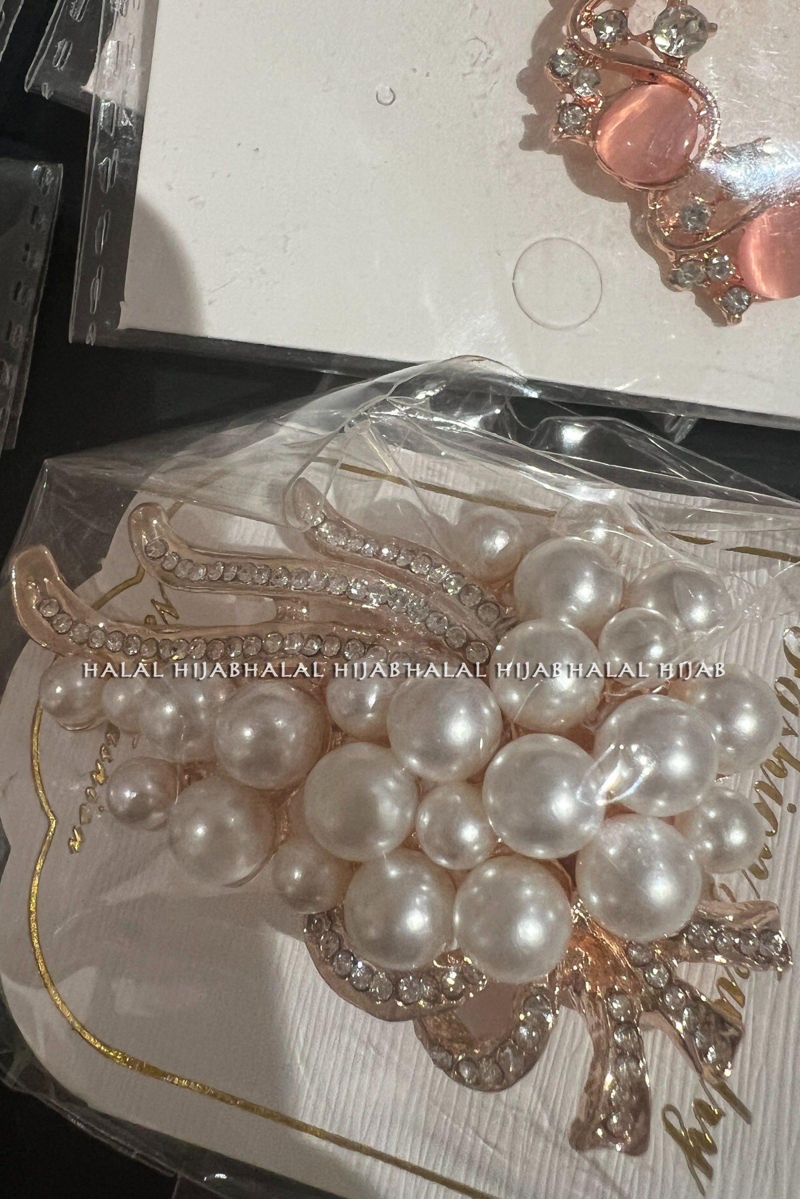 White Pearl Style Hijab Brooch
